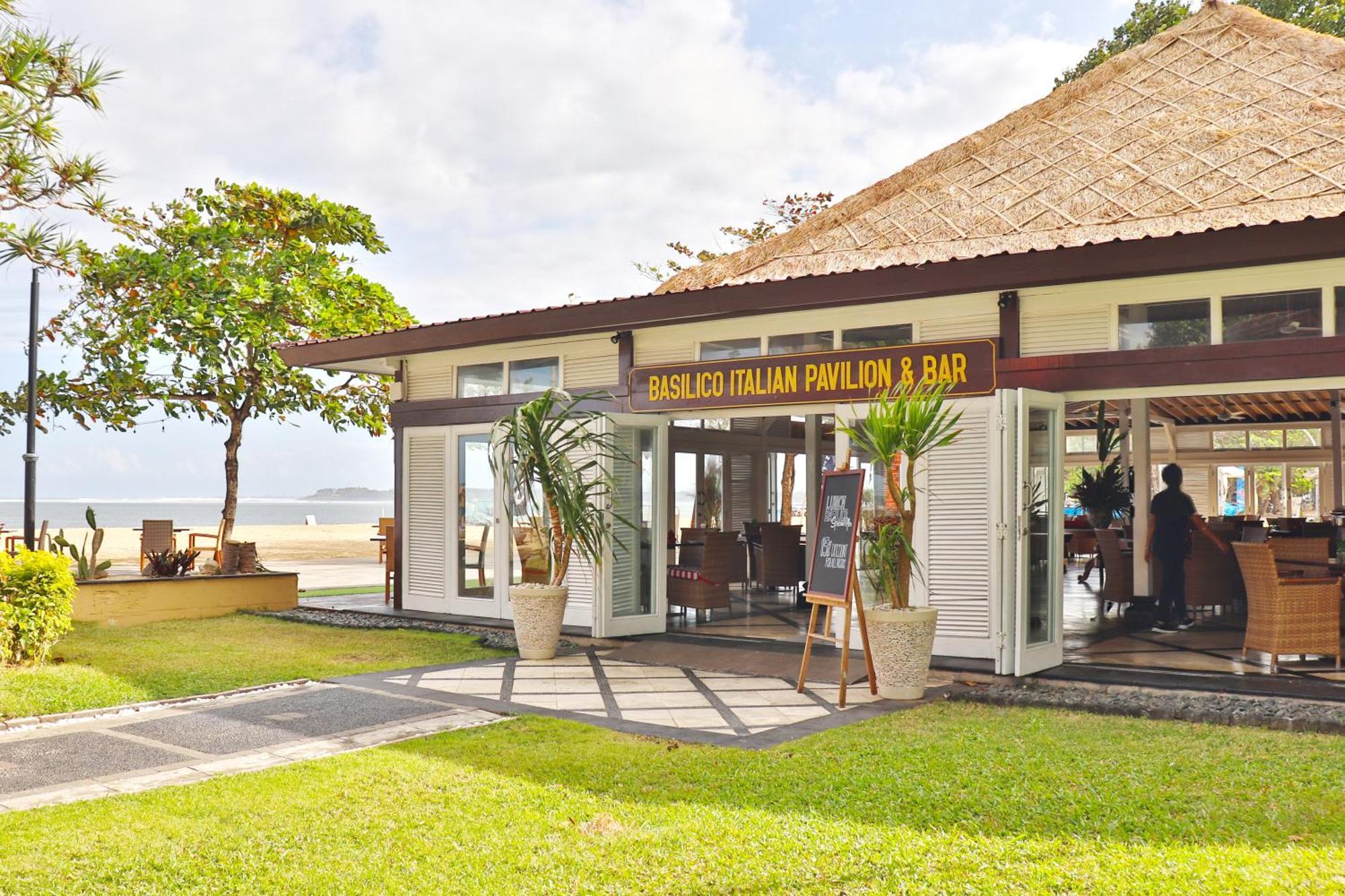 Prama Sanur Beach Bali Ngoại thất bức ảnh The beach bar at the resort