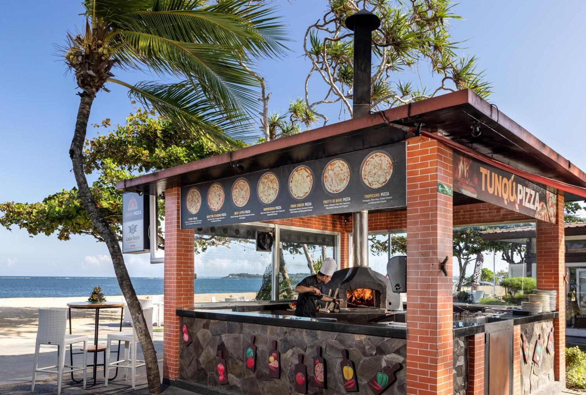 Prama Sanur Beach Bali Ngoại thất bức ảnh Pizza Hut in Bali, Indonesia