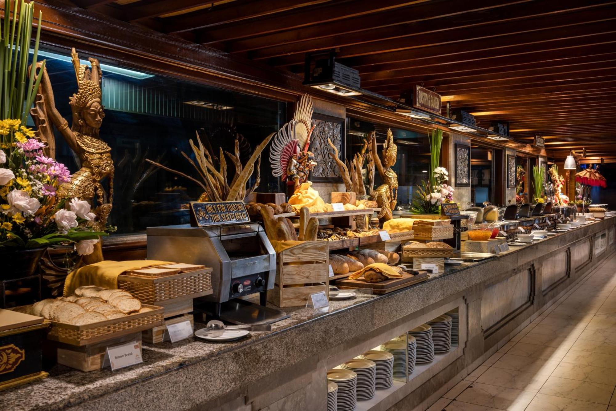 Prama Sanur Beach Bali Ngoại thất bức ảnh A buffet at a hotel