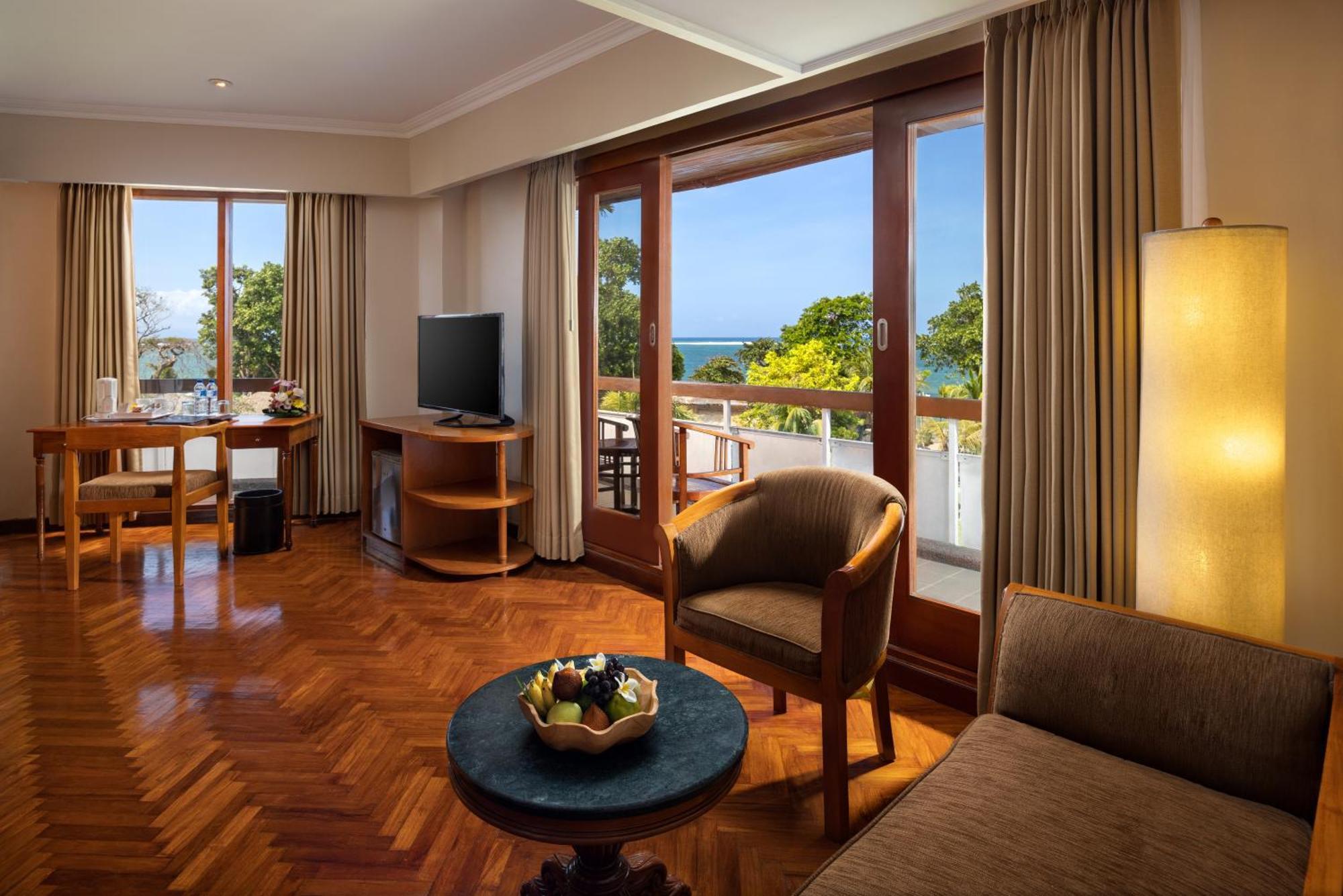 Prama Sanur Beach Bali Ngoại thất bức ảnh A suite at the hotel
